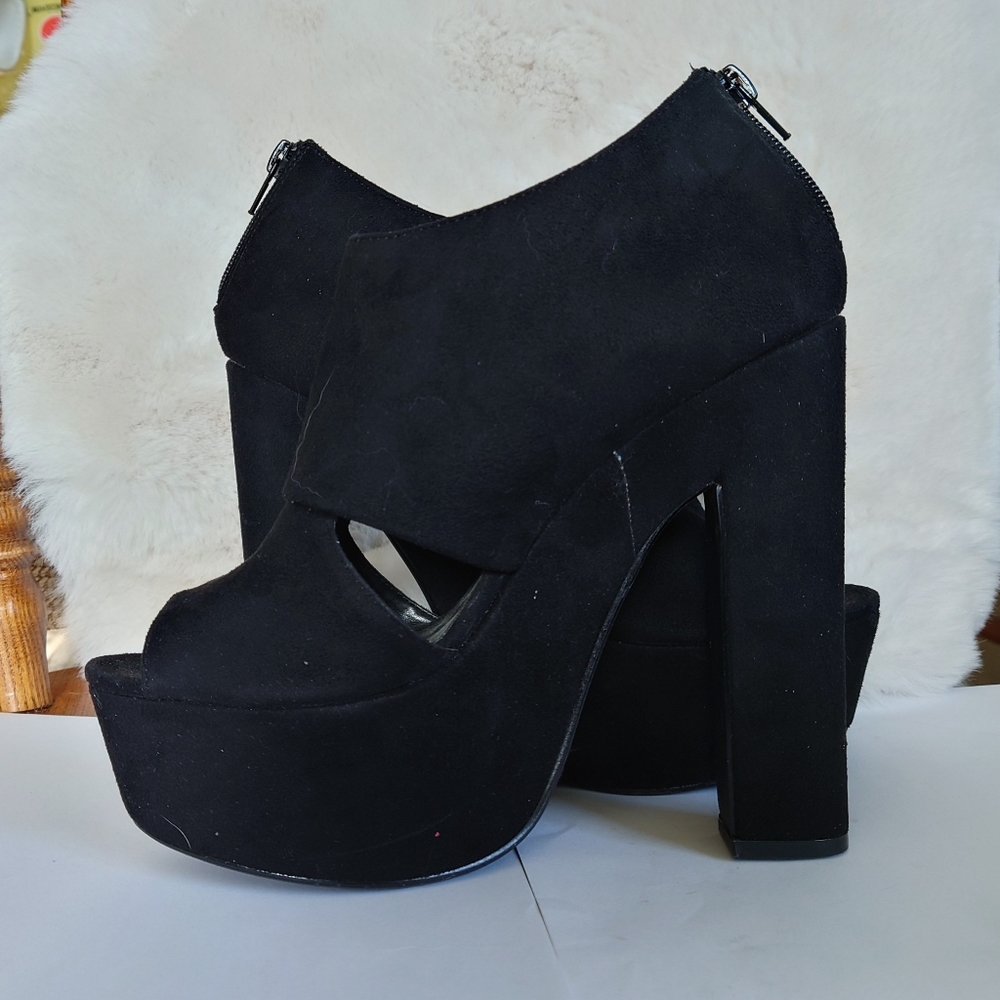 6″ black suede Charlotte Russe Jubilo heels - Picture 2 of 10